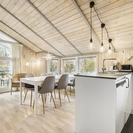 Vakantiehuis Stunning In With Kitchen *