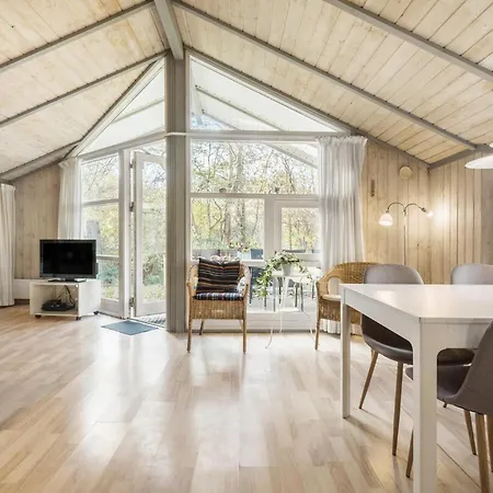Beach Front Home In Føllenslev With Sauna Ferienhaus Føllenslev