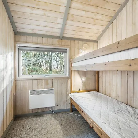 Beach Front Home In Føllenslev With Sauna Ferienhaus *